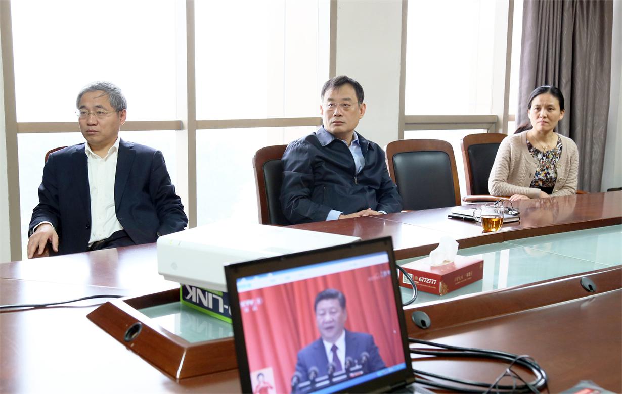 公司觀看19大開(kāi)幕盛況2.jpg